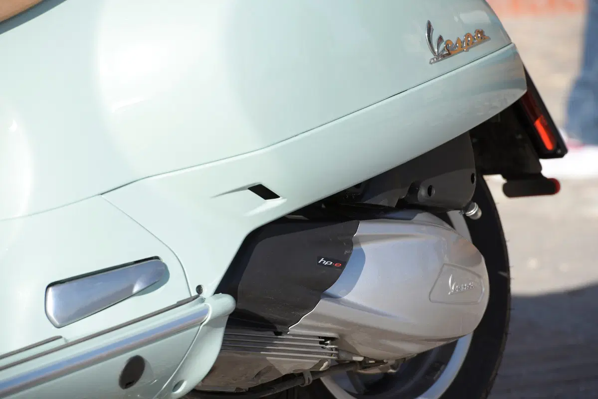 Piaggio Vespa GTS 300 HPE. Tipa da spiaggia (103)