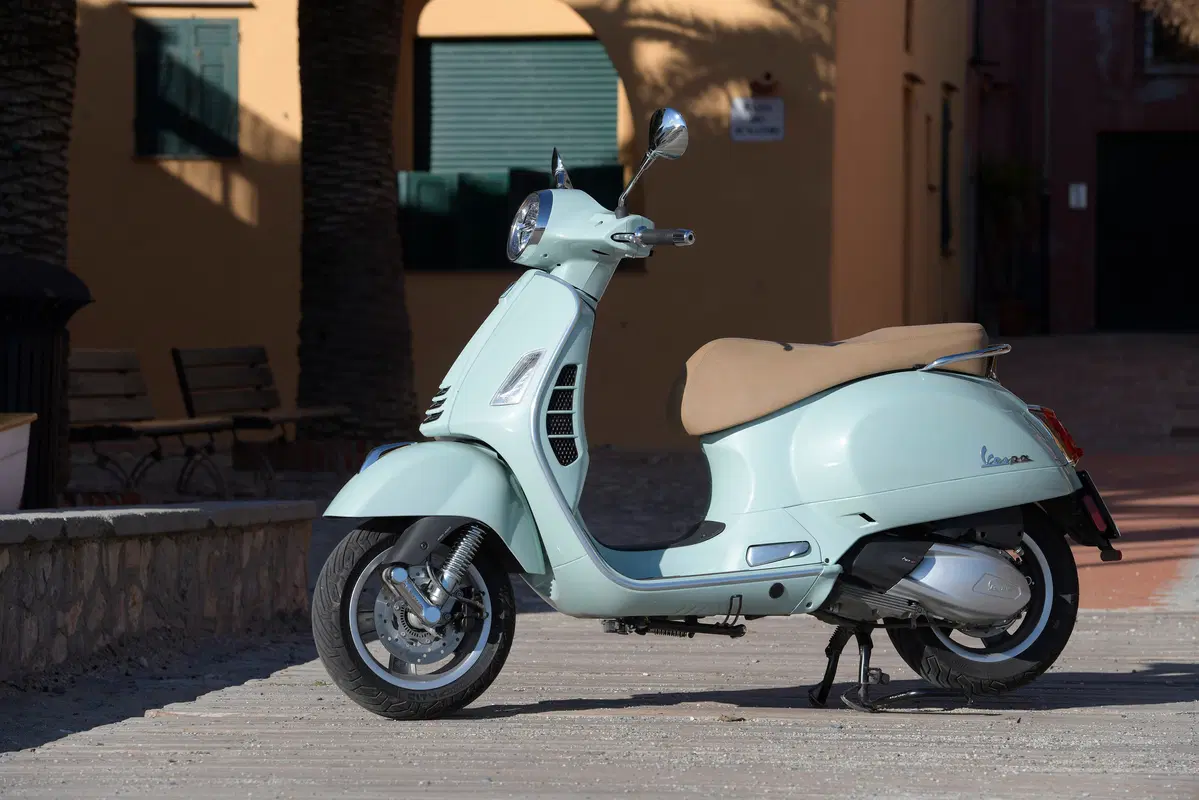 Piaggio Vespa GTS 300 HPE. Tipa da spiaggia (106)