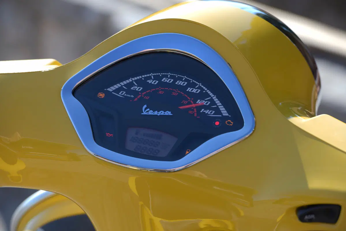 Piaggio Vespa GTS 300 HPE. Tipa da spiaggia (3)