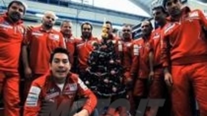 Hayden e Ducati augurano Buon Natale con un video