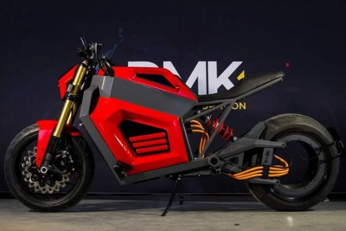 RMK E2: il futuro è già presente con questa moto elettrica (2)