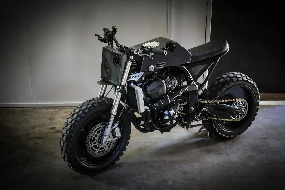 Kawasaki Z1000: una scrambler insolita e tagliente (4)
