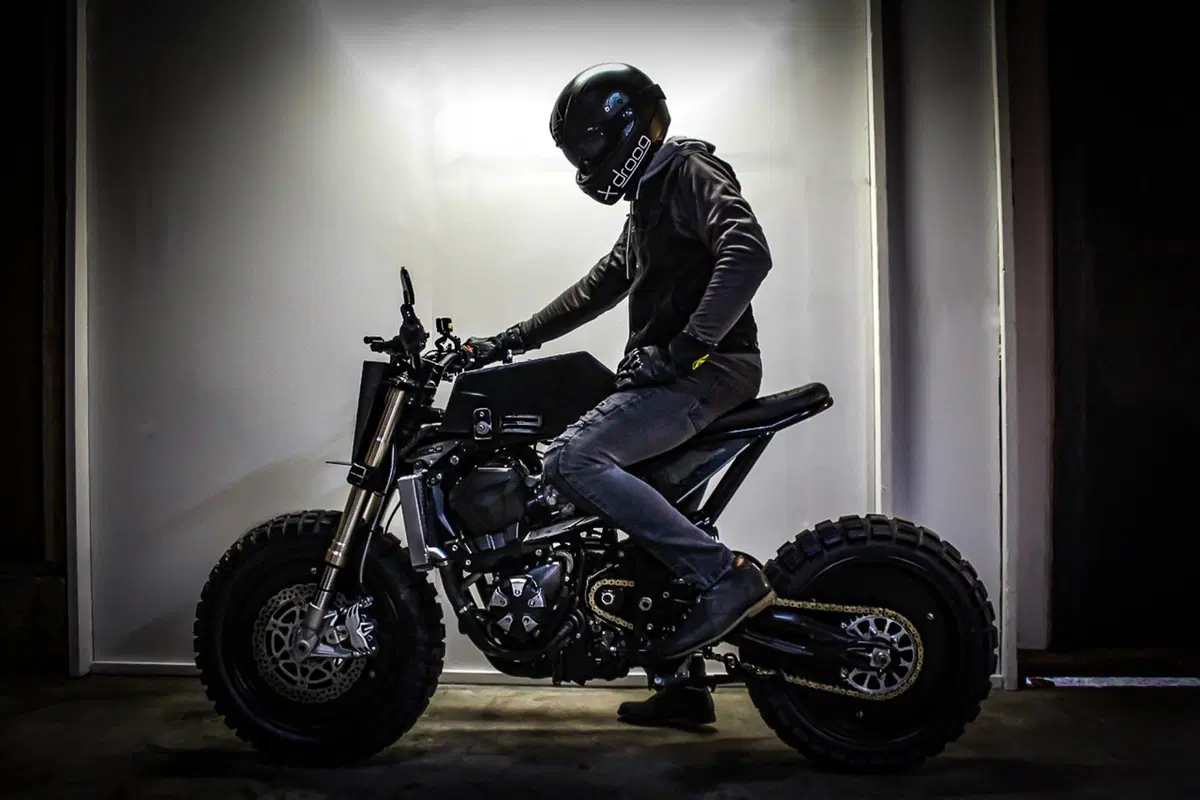 Kawasaki Z1000: una scrambler insolita e tagliente (7)