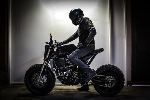 Kawasaki Z1000: una scrambler insolita e tagliente (7)