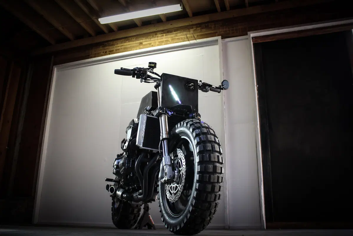 Kawasaki Z1000: una scrambler insolita e tagliente (11)
