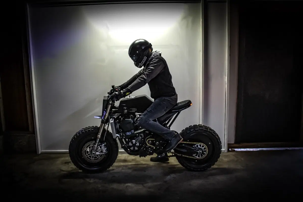 Kawasaki Z1000: una scrambler insolita e tagliente (10)