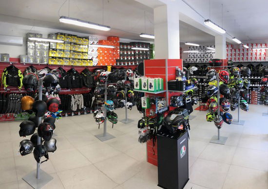 Motoabbigliamento.it inaugura il suo nuovo punto vendita a Sarzana