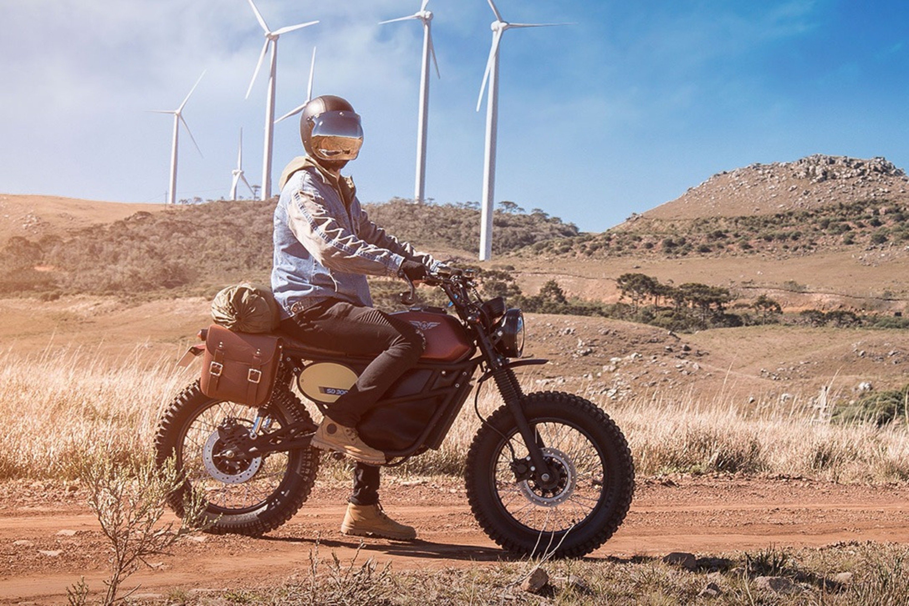 Fly Free Smart Desert: la moto elettrica che strizza l&rsquo;occhio agli anni &lsquo;70
