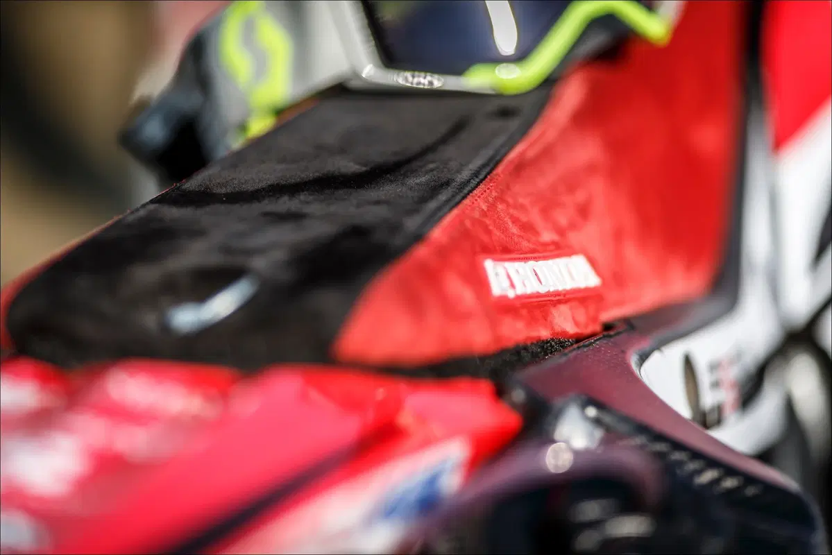 Honda CRF 450 Rally TEST: in pista contro la moto da cross! (11)