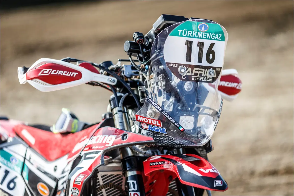 Honda CRF 450 Rally TEST: in pista contro la moto da cross!