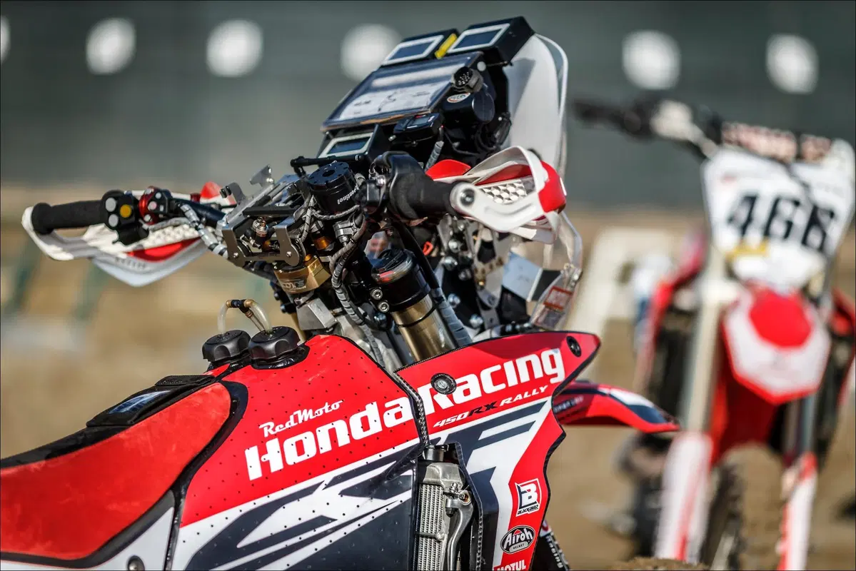 Honda CRF 450 Rally TEST: in pista contro la moto da cross! (16)