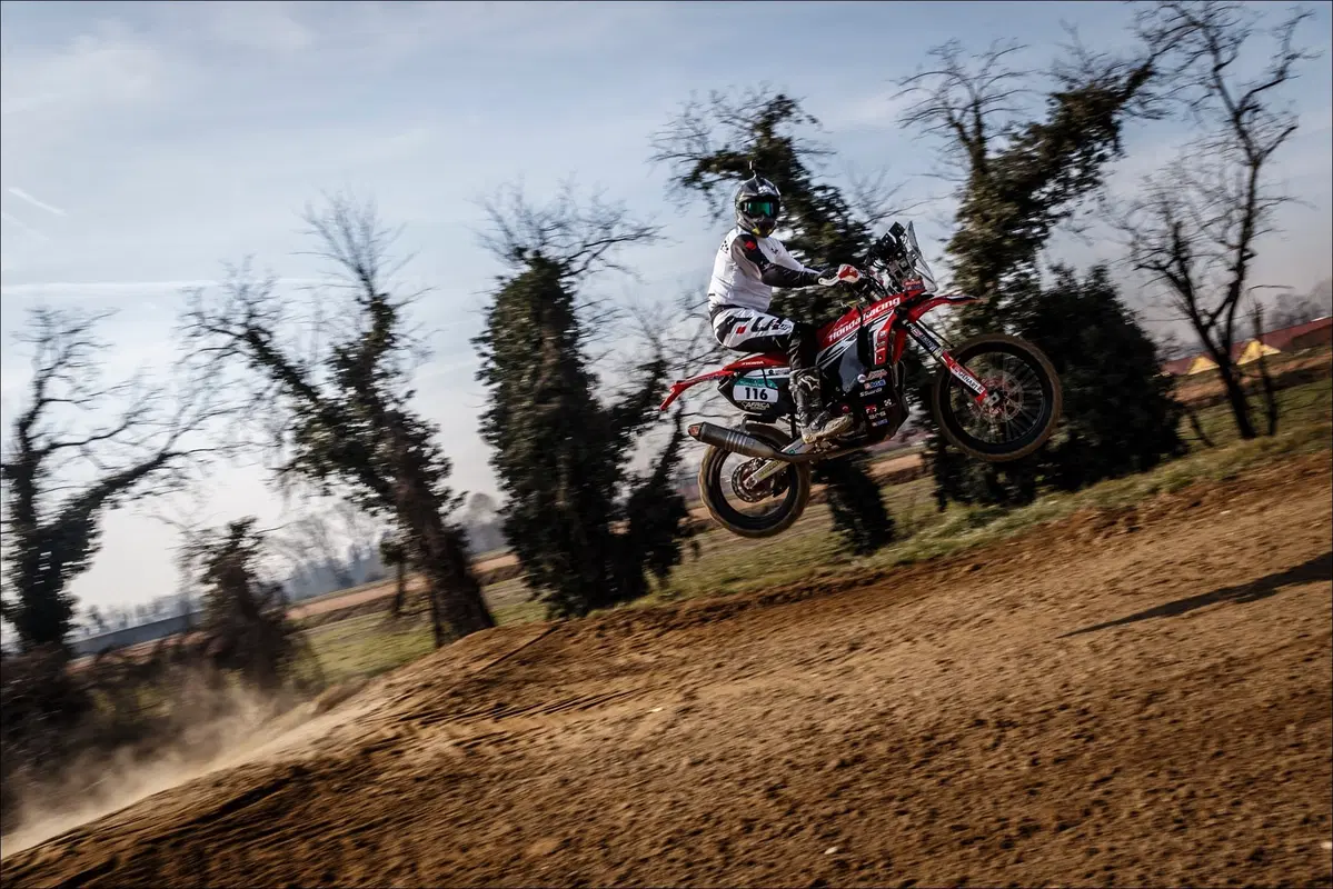 Honda CRF 450 Rally TEST: in pista contro la moto da cross! (24)