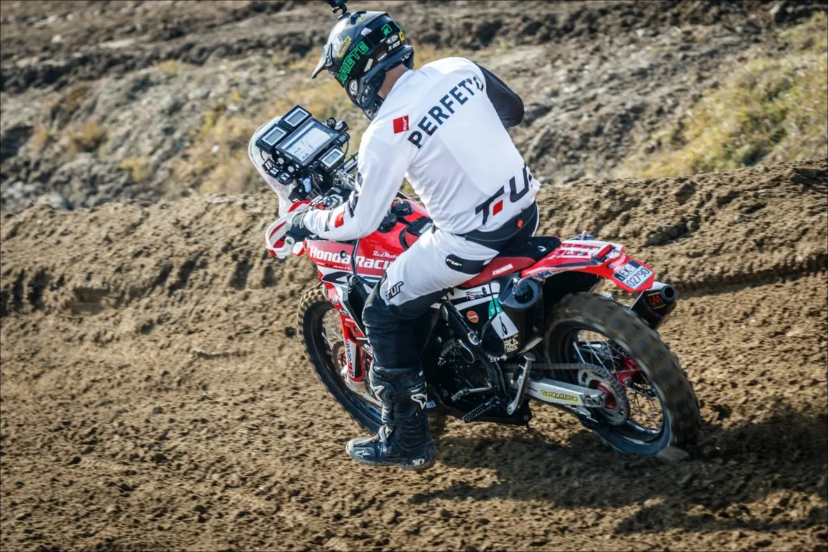 Honda CRF 450 Rally TEST: in pista contro la moto da cross! (29)
