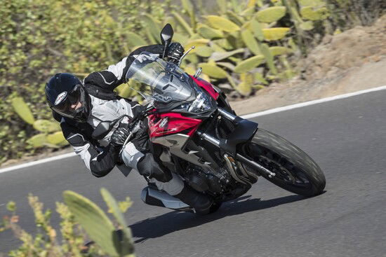 In sella alla nuova Honda CB500X