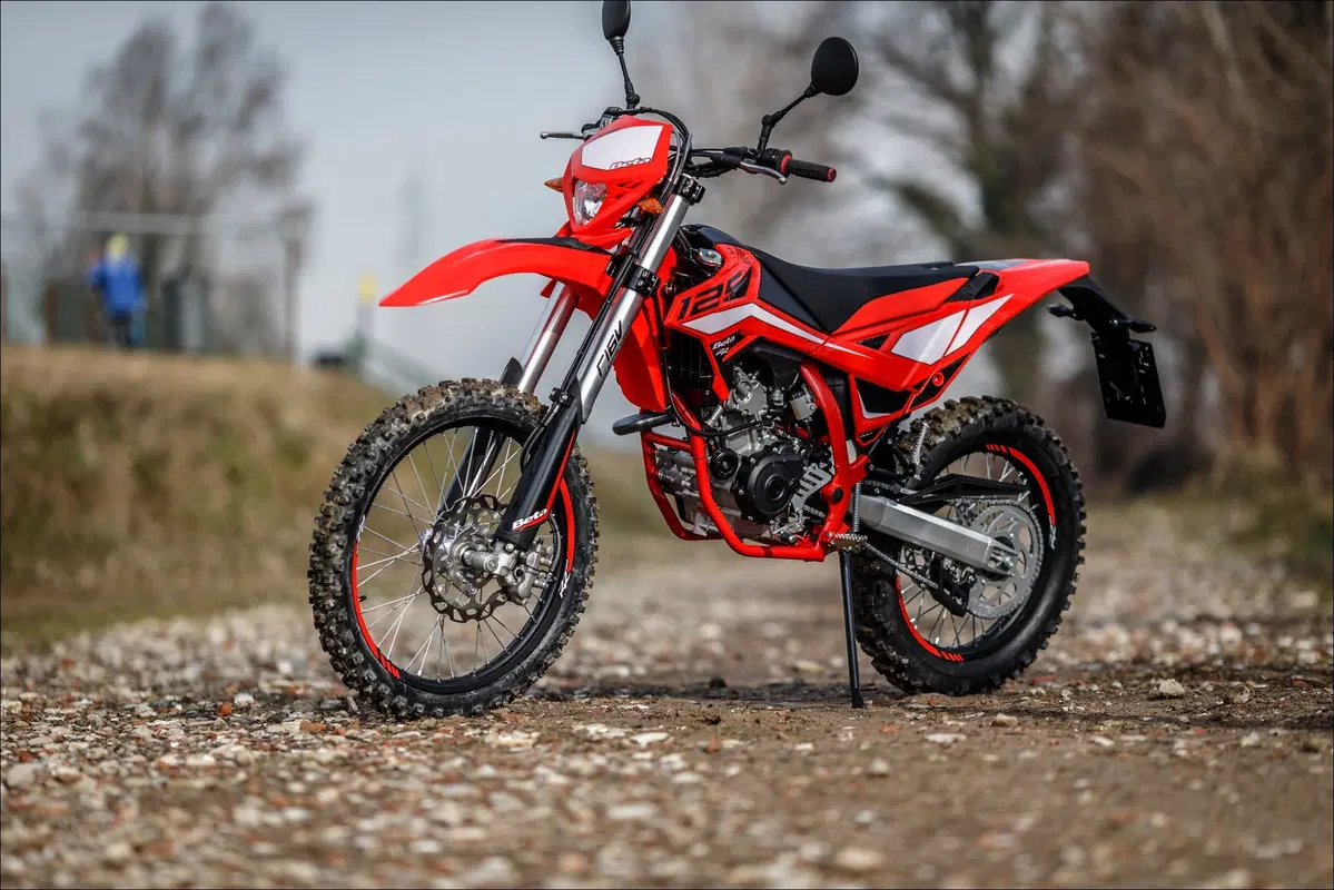 Beta 125 Enduro TEST 2 tempi vs 4 tempi: sfida in pista