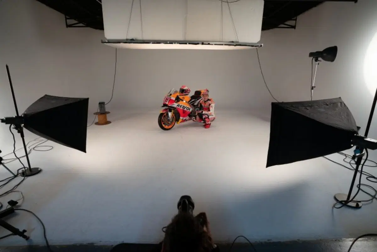 Marquez e Lorenzo si preparano (in studio) per il Qatar (6)