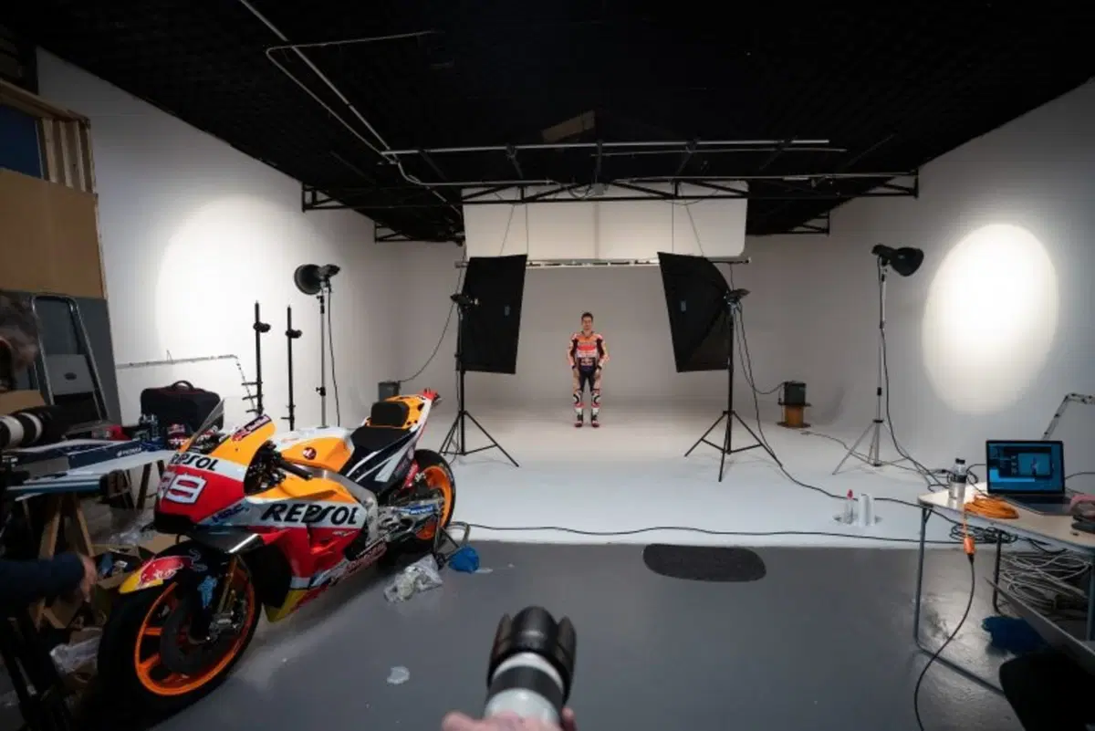 Marquez e Lorenzo si preparano (in studio) per il Qatar