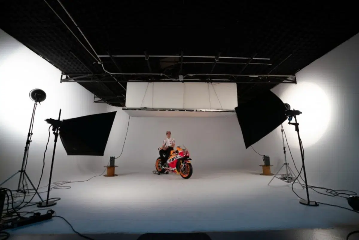 Marquez e Lorenzo si preparano (in studio) per il Qatar (11)