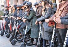 Settimana della moda: a Milano il monopattino è di tendenza