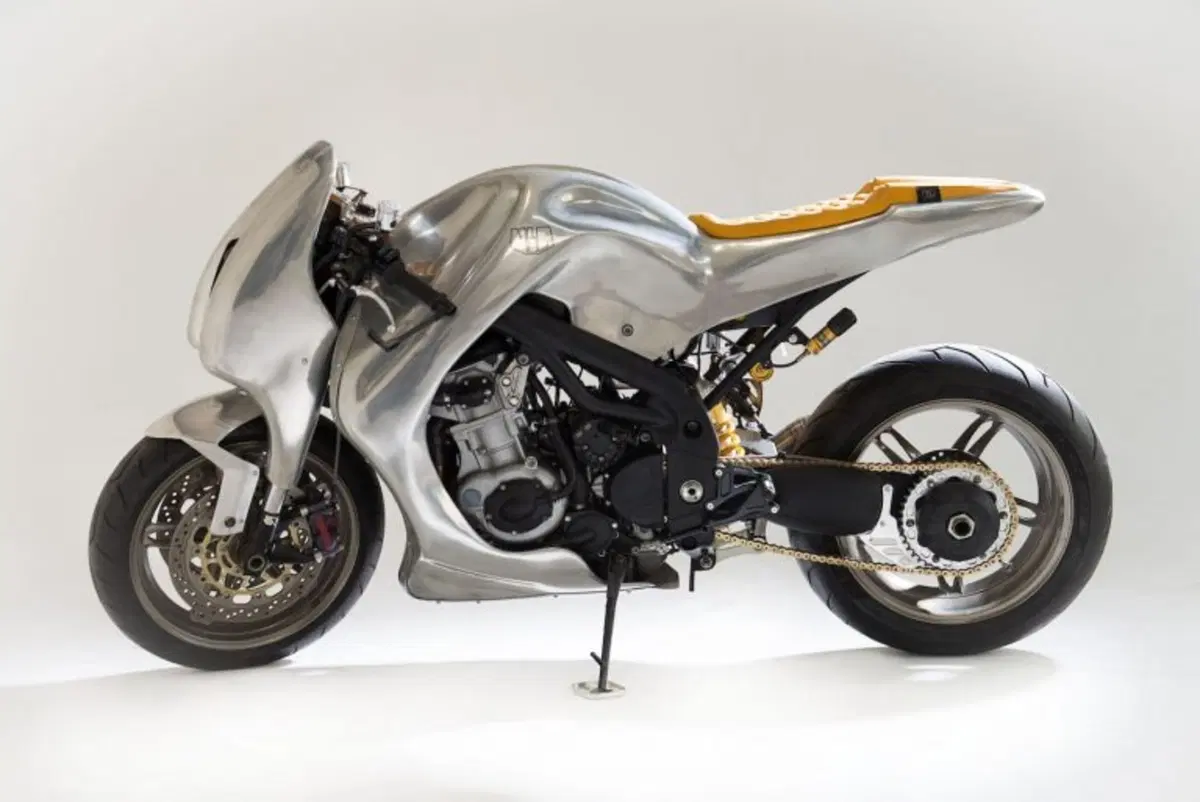 Triumph Speed Triple: una creazione bizzarra di Metalbike Garage (11)