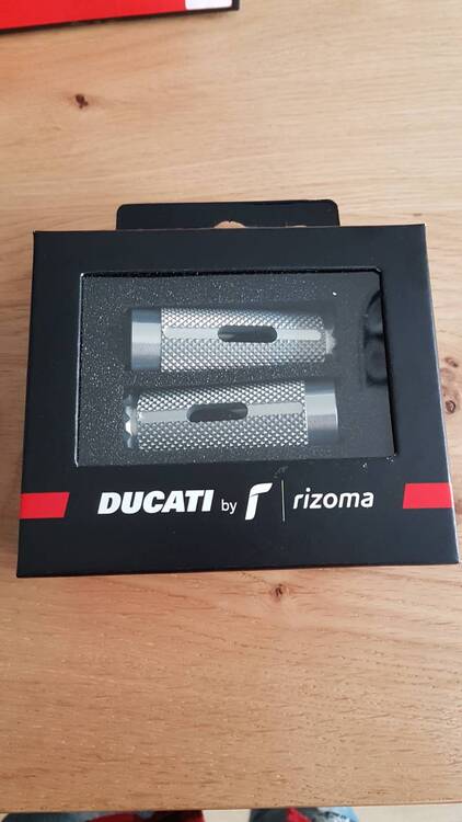 Coppia Pedivelle Ducati Argento Sconto 25%