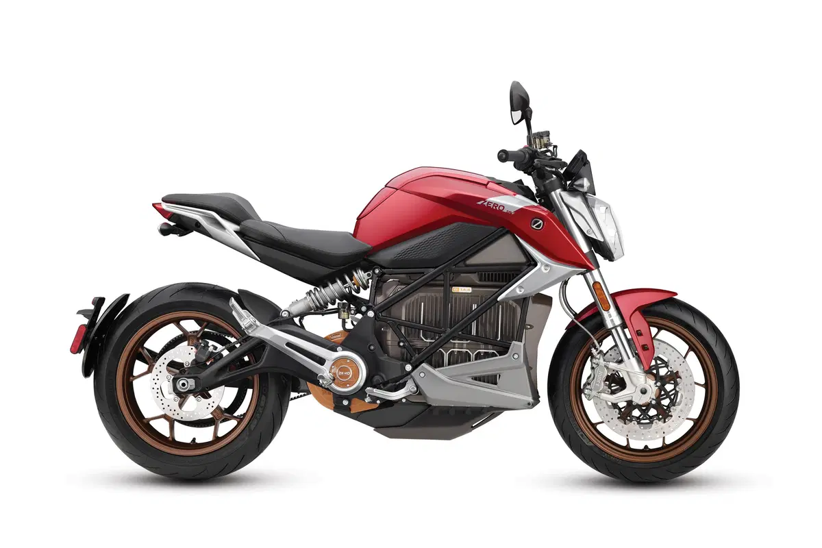 Zero SR/F. Lancia la sfida alle moto tradizionali (3)