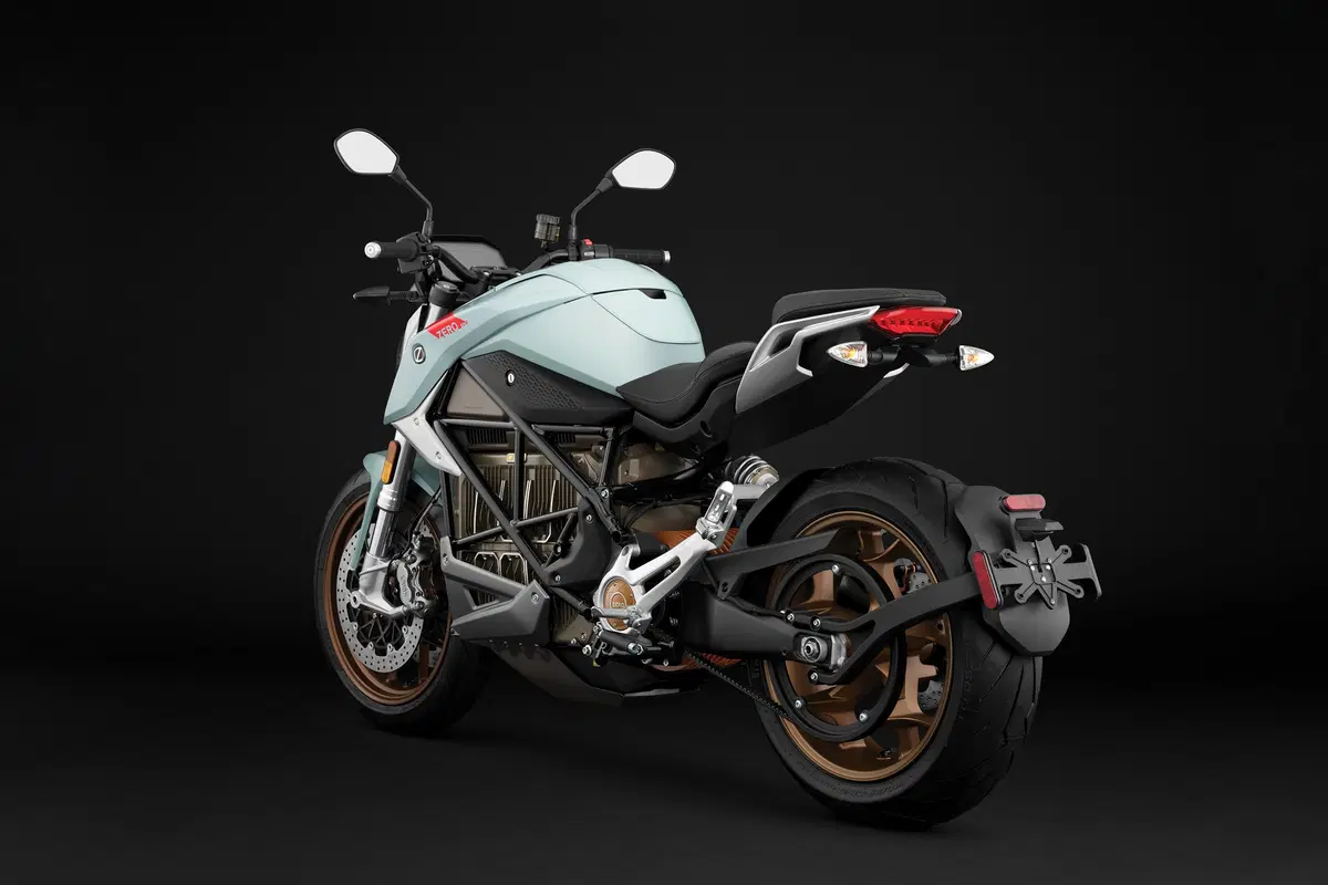 Zero SR/F. Lancia la sfida alle moto tradizionali (4)