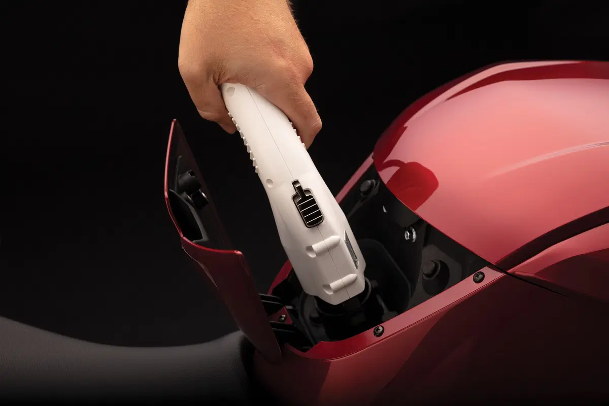 Zero SR/F. Lancia la sfida alle moto tradizionali (6)