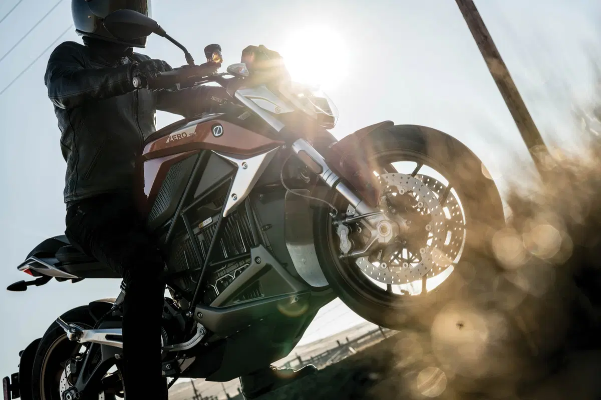 Zero SR/F. Lancia la sfida alle moto tradizionali (14)