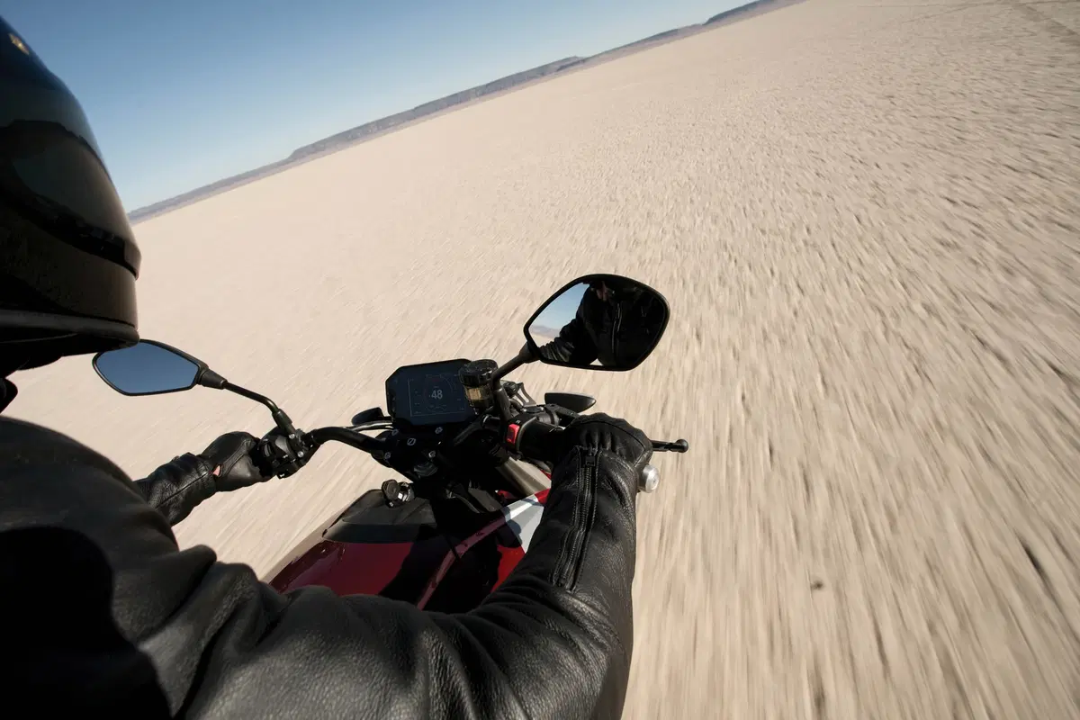 Zero SR/F. Lancia la sfida alle moto tradizionali (15)