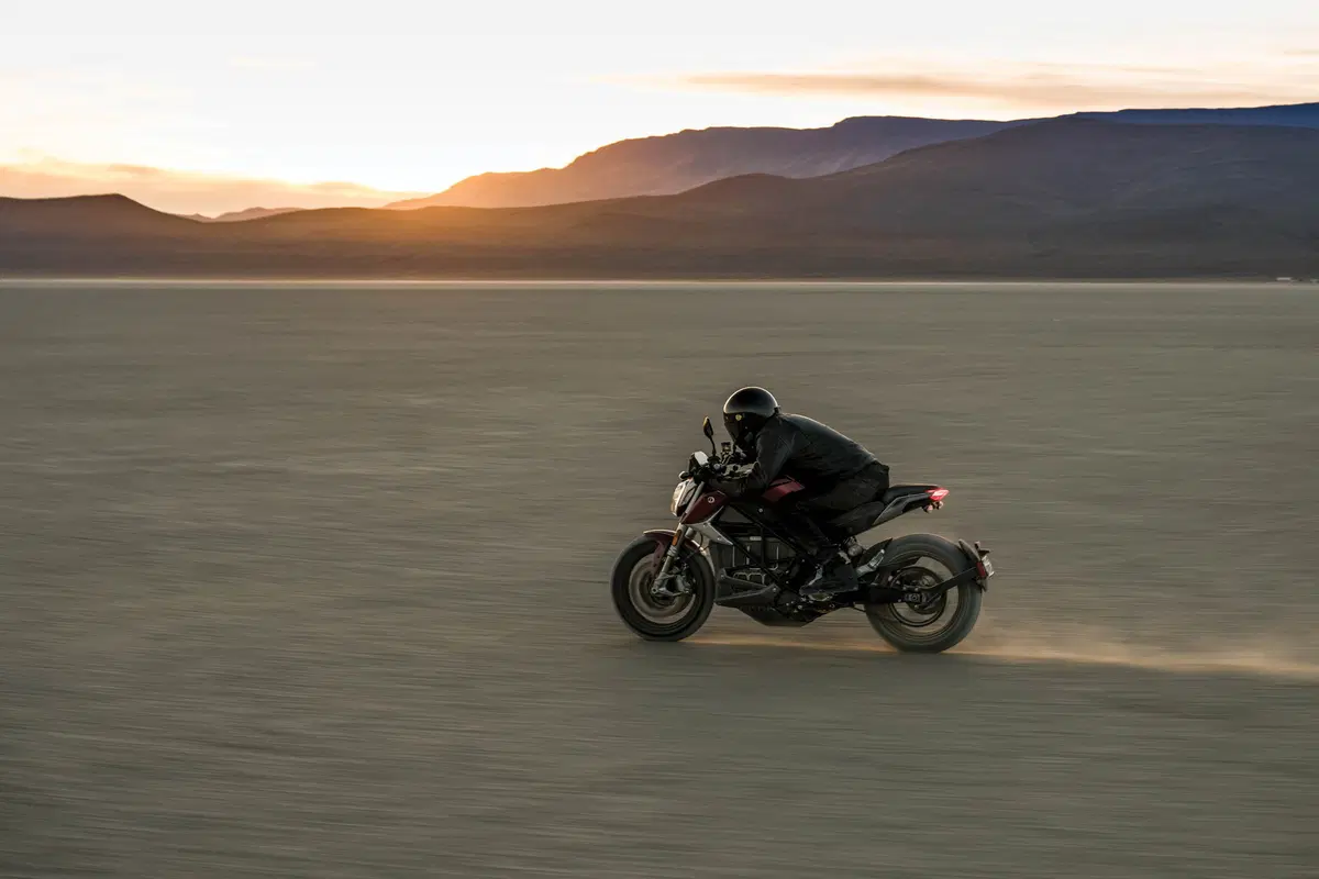 Zero SR/F. Lancia la sfida alle moto tradizionali (16)