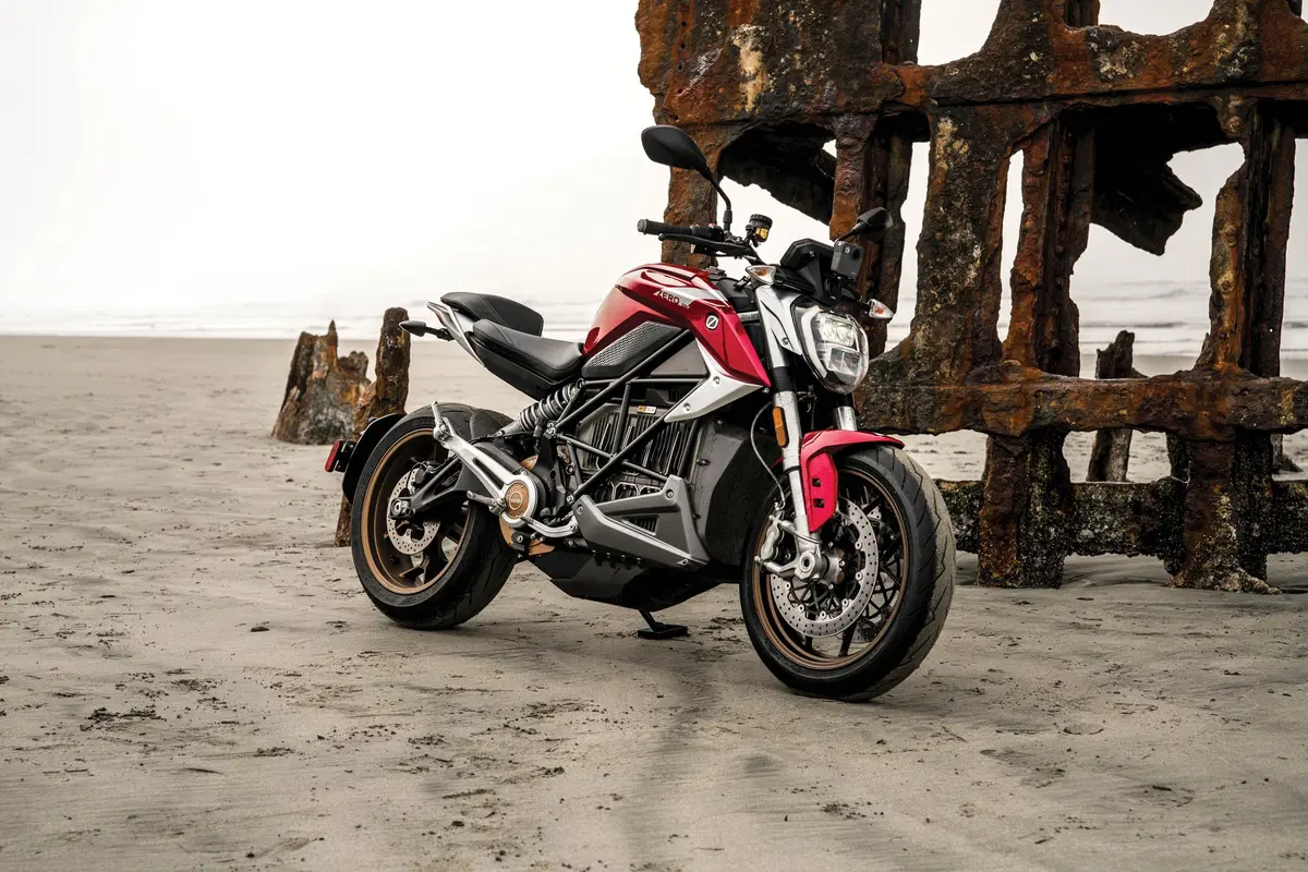 Zero SR/F. Lancia la sfida alle moto tradizionali (17)
