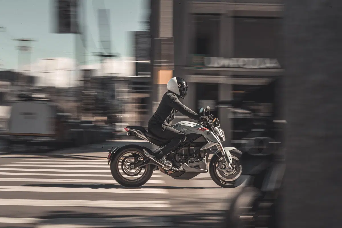 Zero SR/F. Lancia la sfida alle moto tradizionali (18)