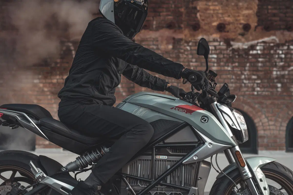 Zero SR/F. Lancia la sfida alle moto tradizionali (20)