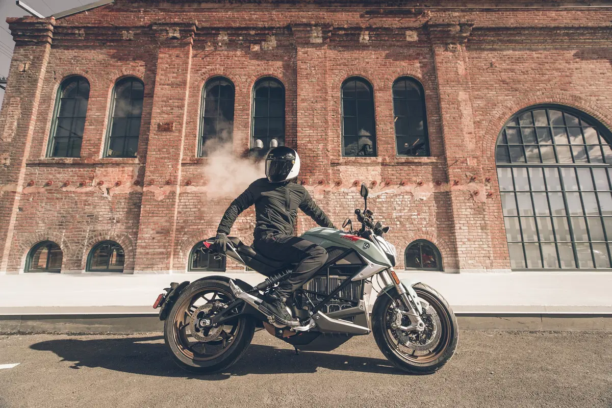 Zero SR/F. Lancia la sfida alle moto tradizionali (21)
