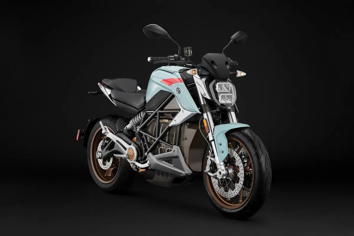 Zero SR/F. Lancia la sfida alle moto tradizionali (23)