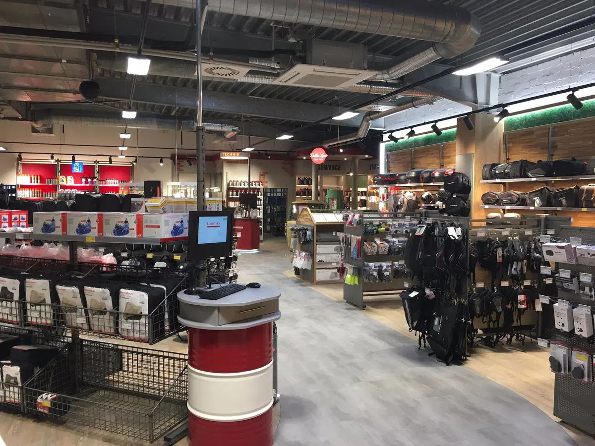 Louis Moto, il numero uno di abbigliamento e accessori (4)