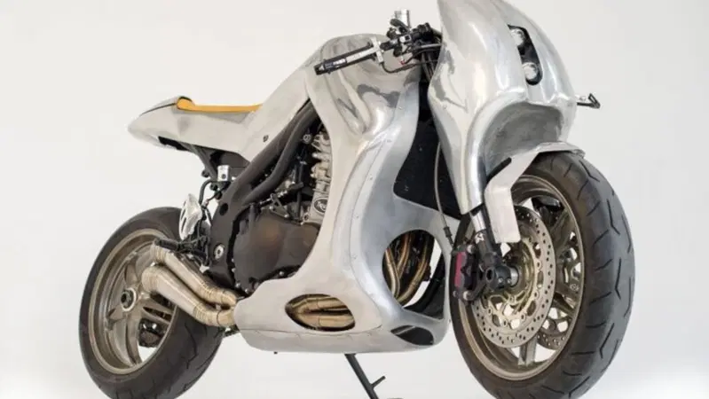 Triumph Speed Triple: una creazione bizzarra di Metalbike Garage