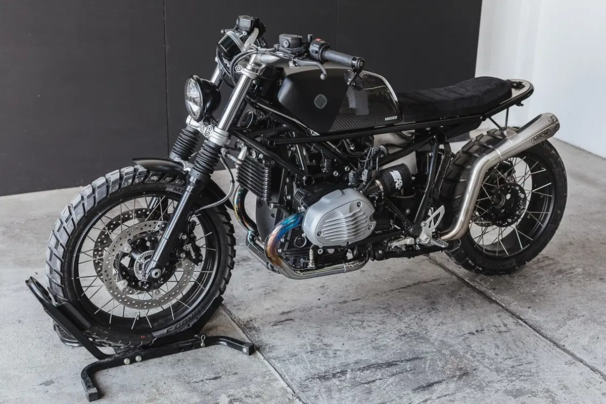 BMW R NineT: un kit per trasformarla, con tanta fibra di carbonio (5)
