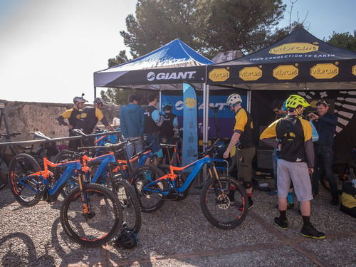 Vittorio Gambirasio passa all'e-enduro con Giant (2)