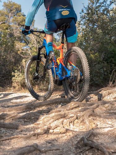 Vittorio Gambirasio passa all'e-enduro con Giant (3)