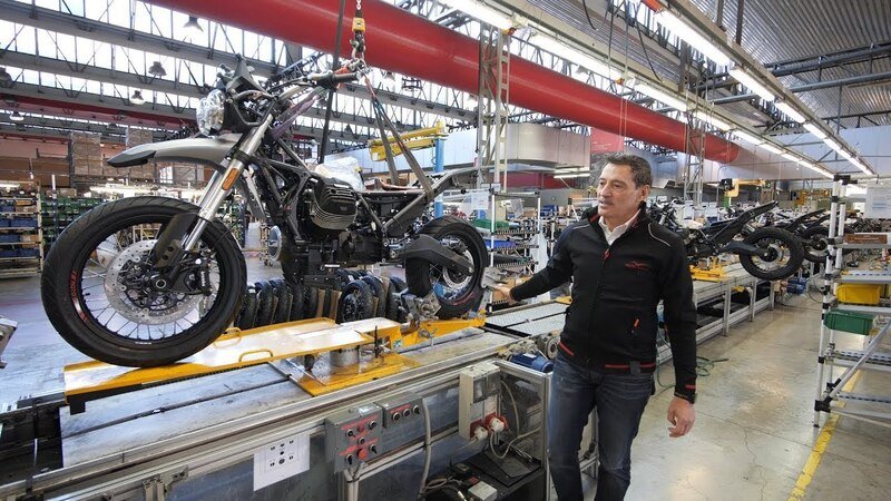 Moto Guzzi V85TT: inizia la produzione [VIDEO]