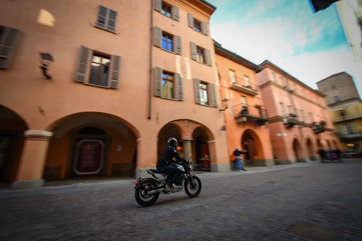 Super Soco TCMax: 125 elettrica (3)