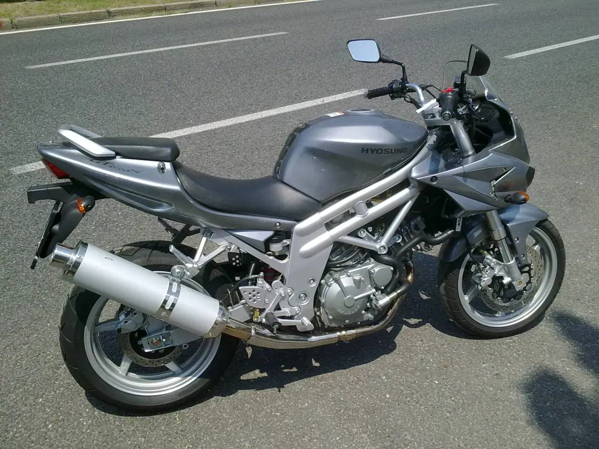 Hyosung Comet GT 650 R (2005 - 16) (2)