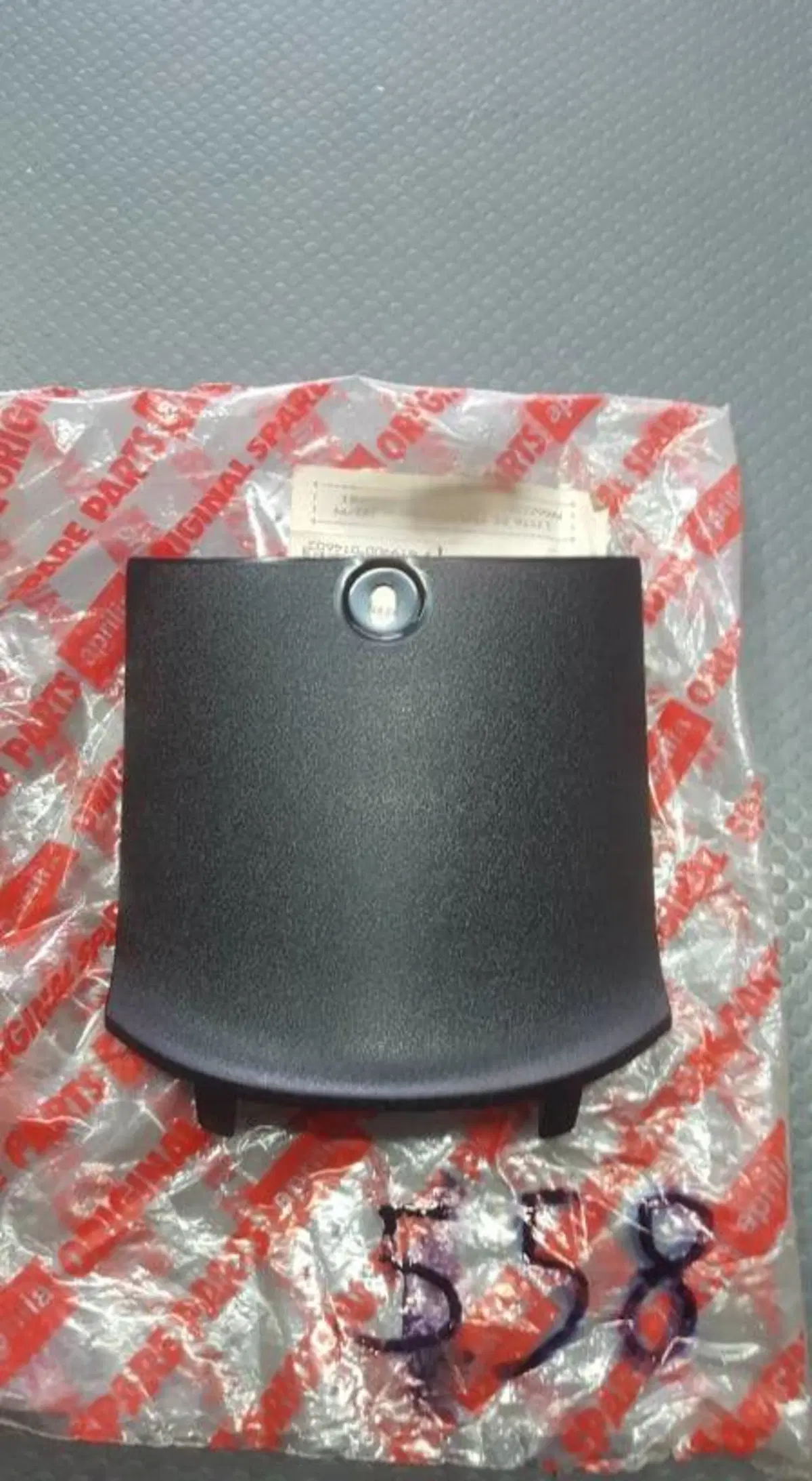 COPERCHIO BATTERIA NERO AMICO 50 Aprilia