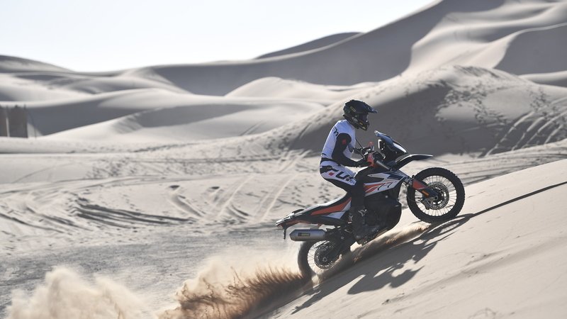 Test KTM 790 Adventure R: offroad in Marocco coi campioni della Dakar