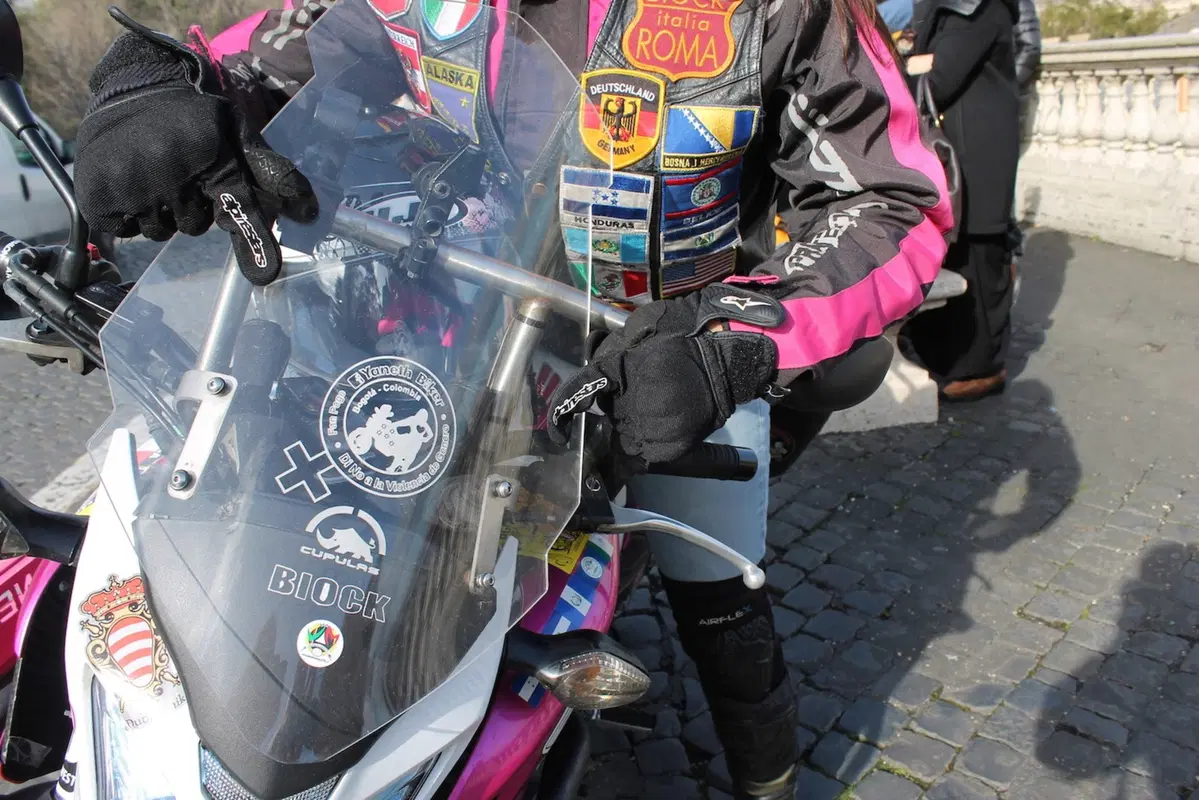 Yaneth: una giramondo in moto nel nome delle donne (12)