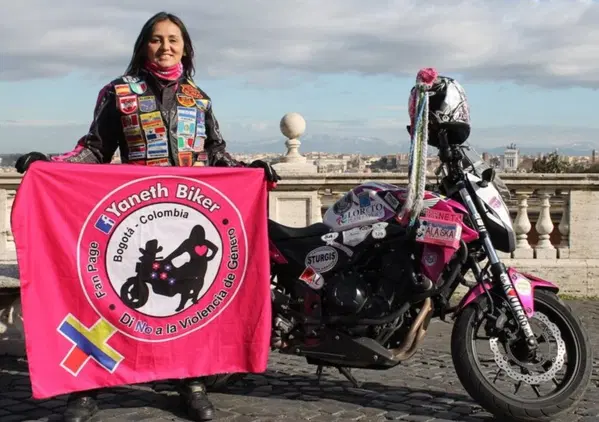 Yaneth: una giramondo in moto nel nome delle donne