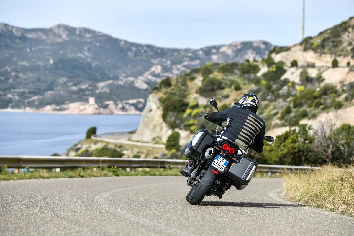 Moto Guzzi V85TT TEST: video anteprima (3)