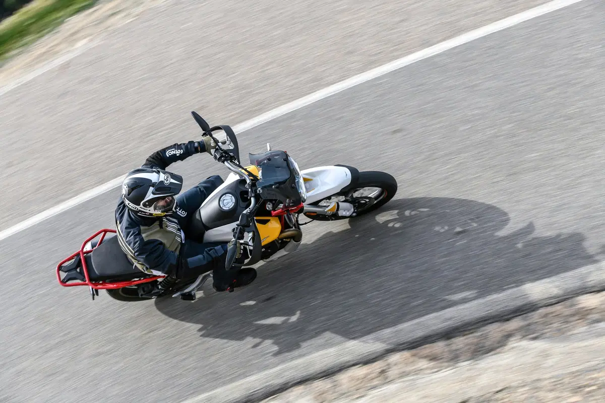 Moto Guzzi V85TT TEST: video anteprima (5)